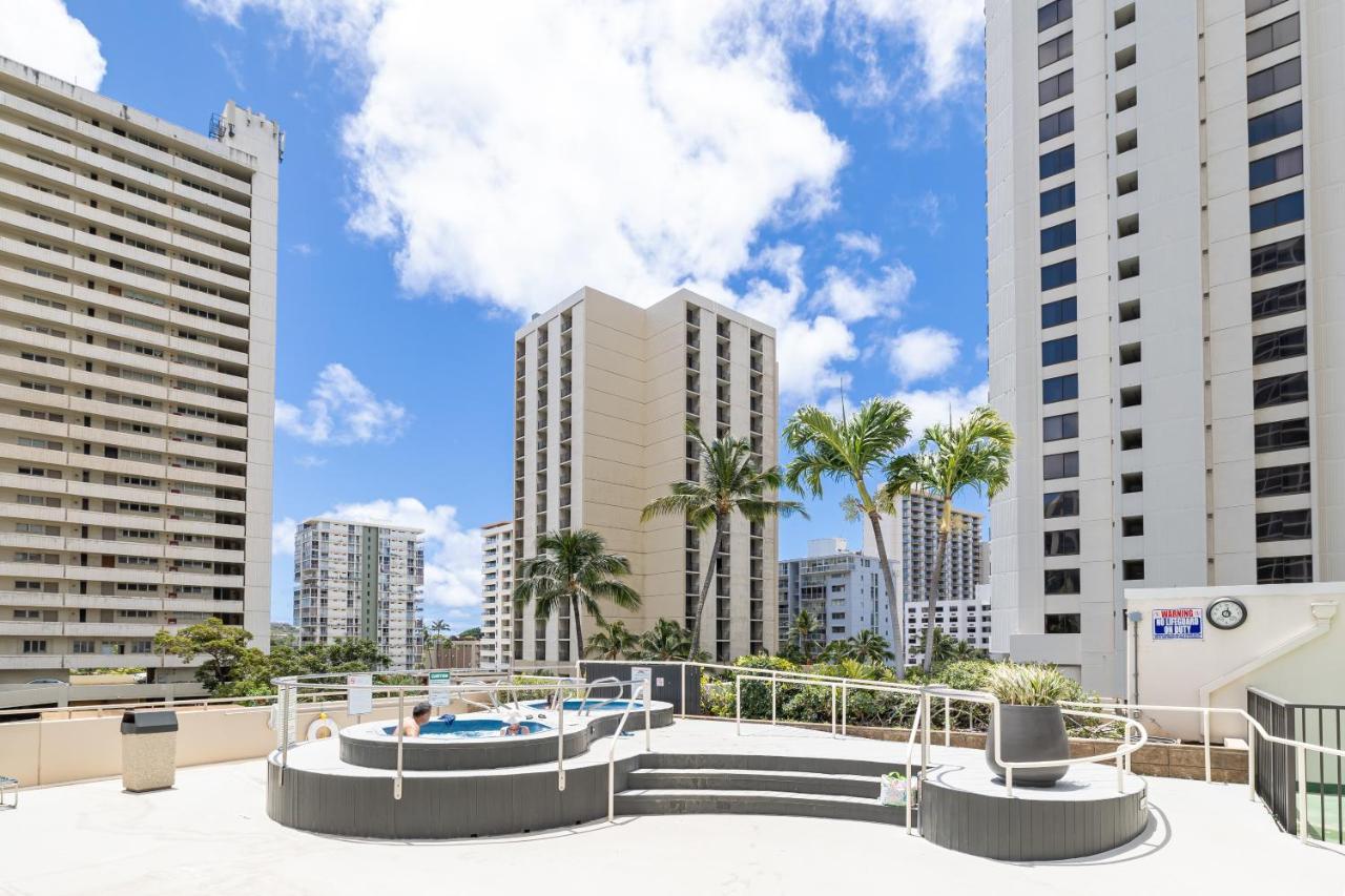 Beautiful 1Br, Steps To Waikiki Beach And Parking Honolulu Buitenkant foto