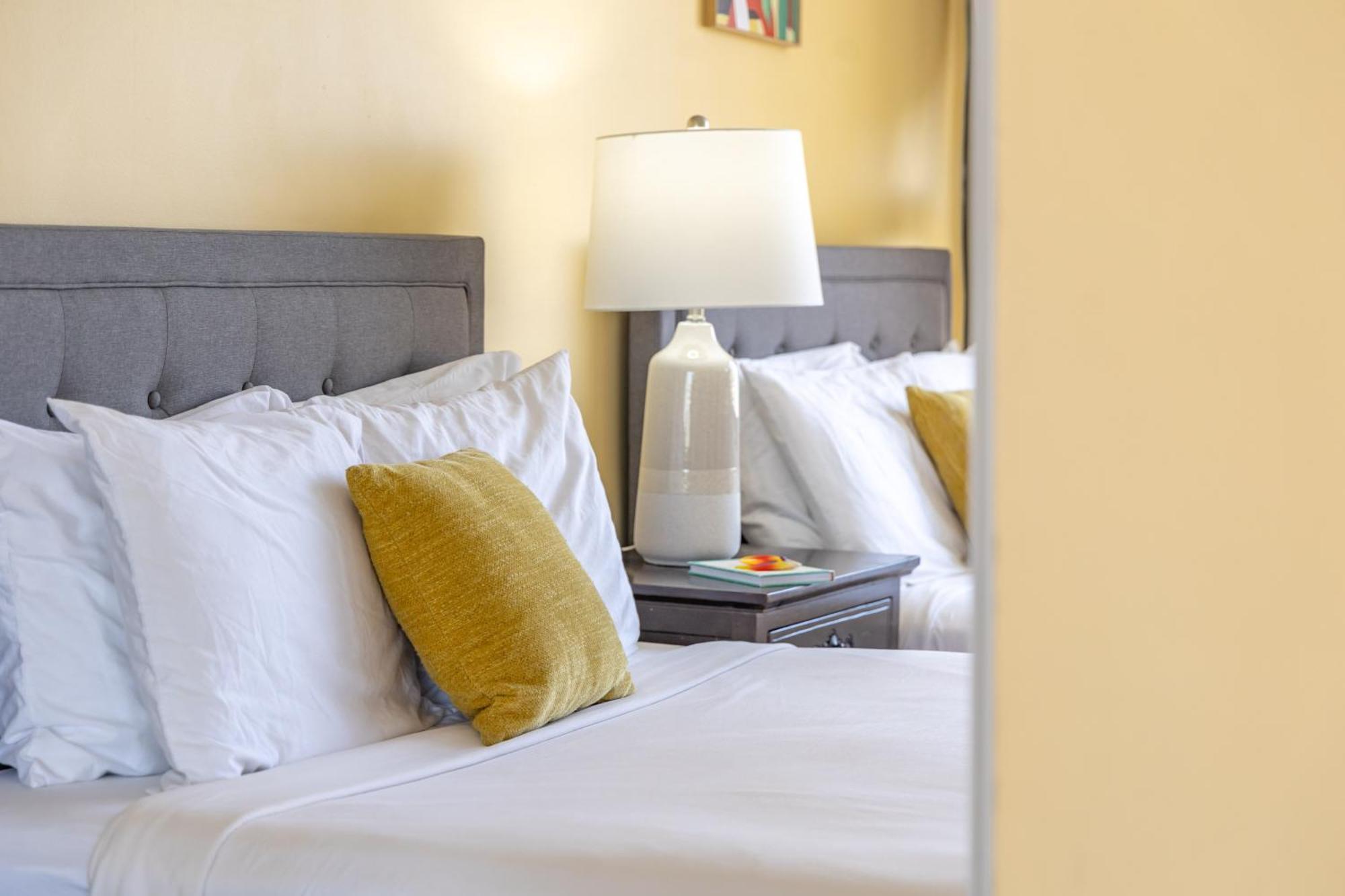 Beautiful 1Br, Steps To Waikiki Beach And Parking Honolulu Buitenkant foto
