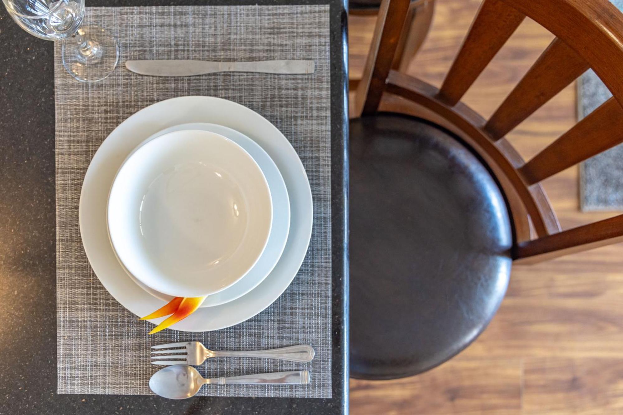 Beautiful 1Br, Steps To Waikiki Beach And Parking Honolulu Buitenkant foto