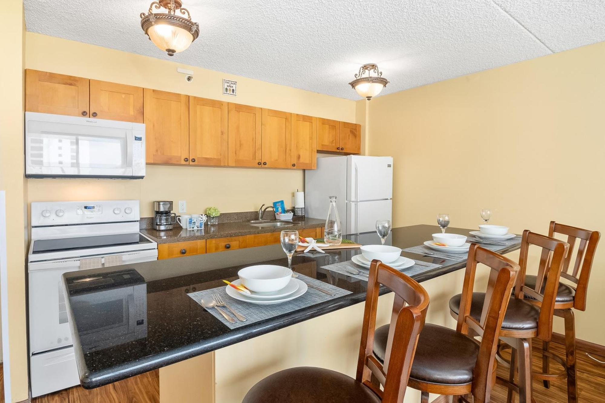 Beautiful 1Br, Steps To Waikiki Beach And Parking Honolulu Buitenkant foto